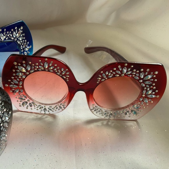 NWOT Women’s Retro Crystal OverSized Sunglasses - Picture 8 of 8